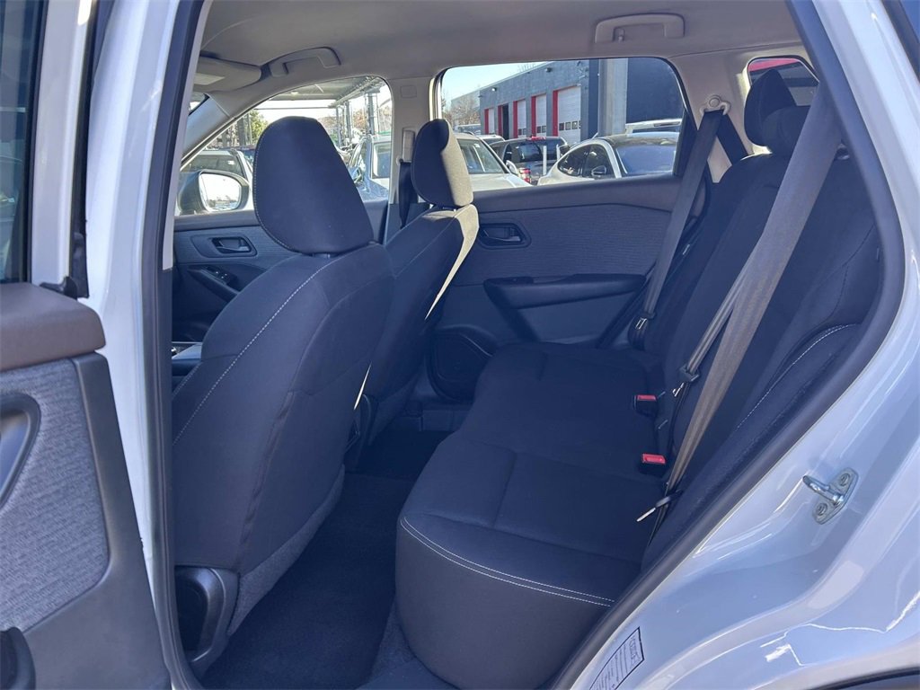 Used 2023 Nissan Rogue S image 12