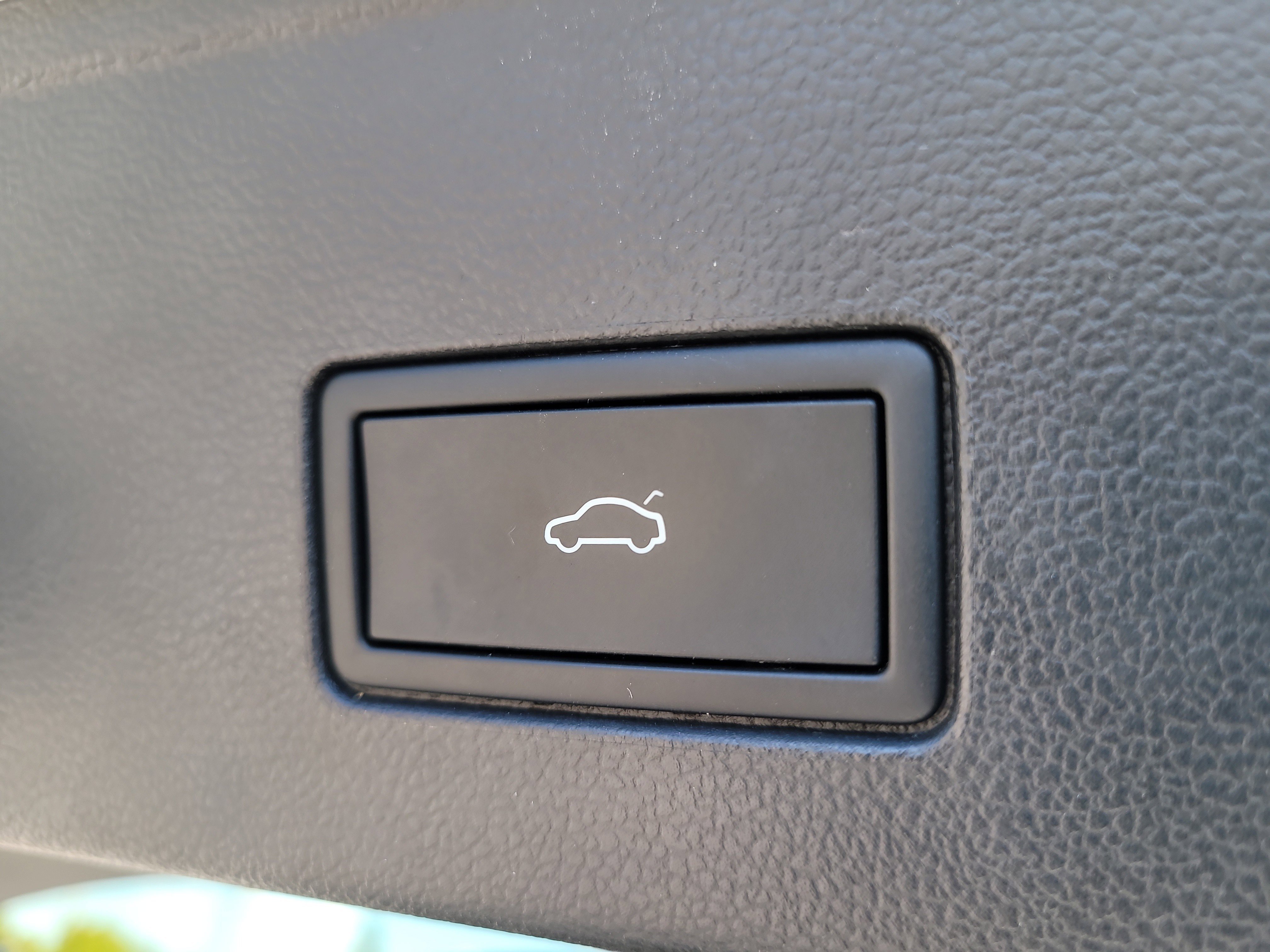 Used 2024 Volkswagen Atlas Cross Sport SE image 14