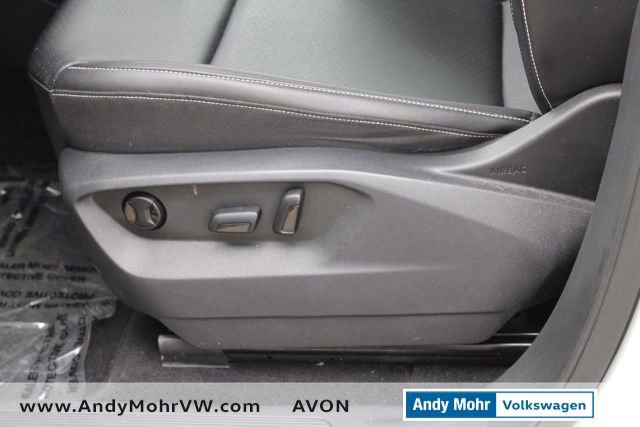 Used 2020 Volkswagen Atlas Cross Sport SE w/ Towing Package image 19