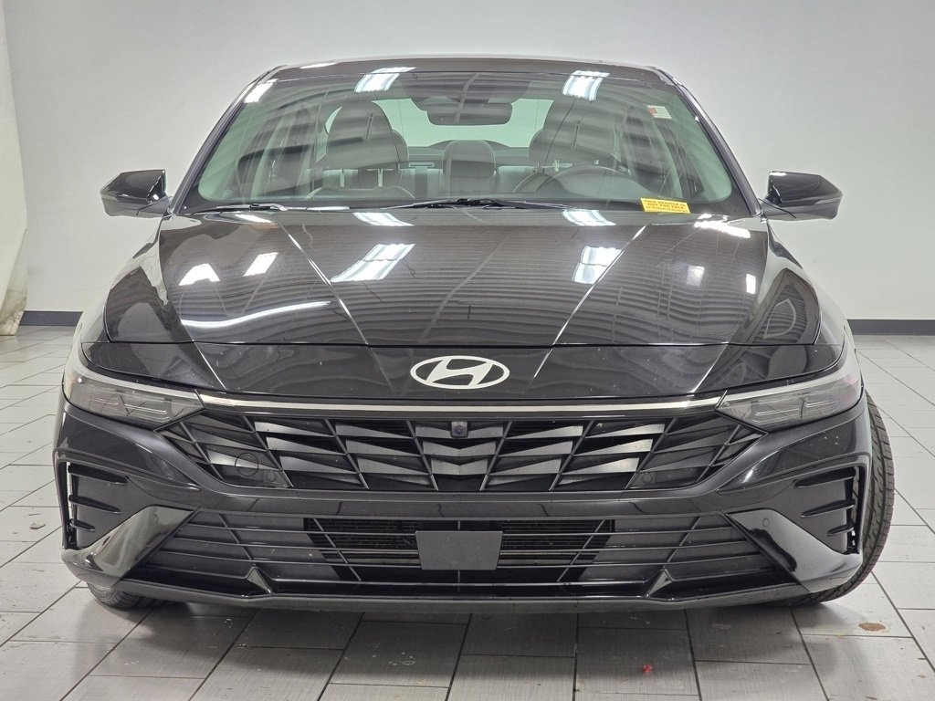 Used 2024 Hyundai Elantra Limited image 13