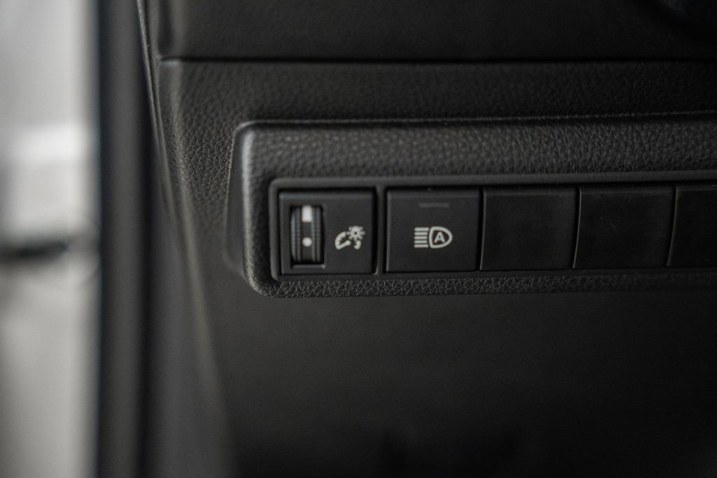 Used 2025 Toyota Corolla LE image 35