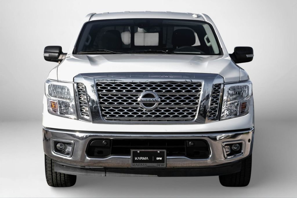Used 2017 Nissan Titan SV image 3