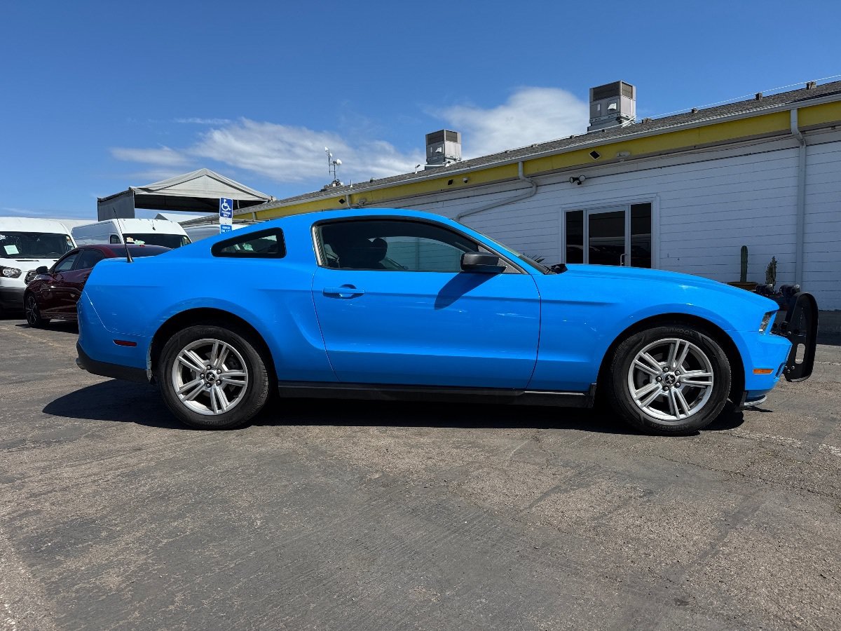 Used 2010 Ford Mustang Coupe RWD image 6