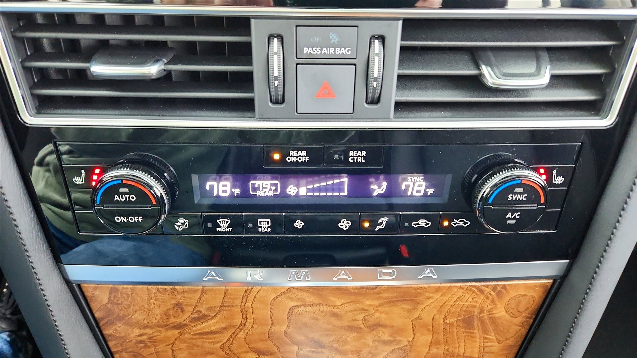 Used 2024 Nissan Armada SL w/ Captain's Chairs Package image 26