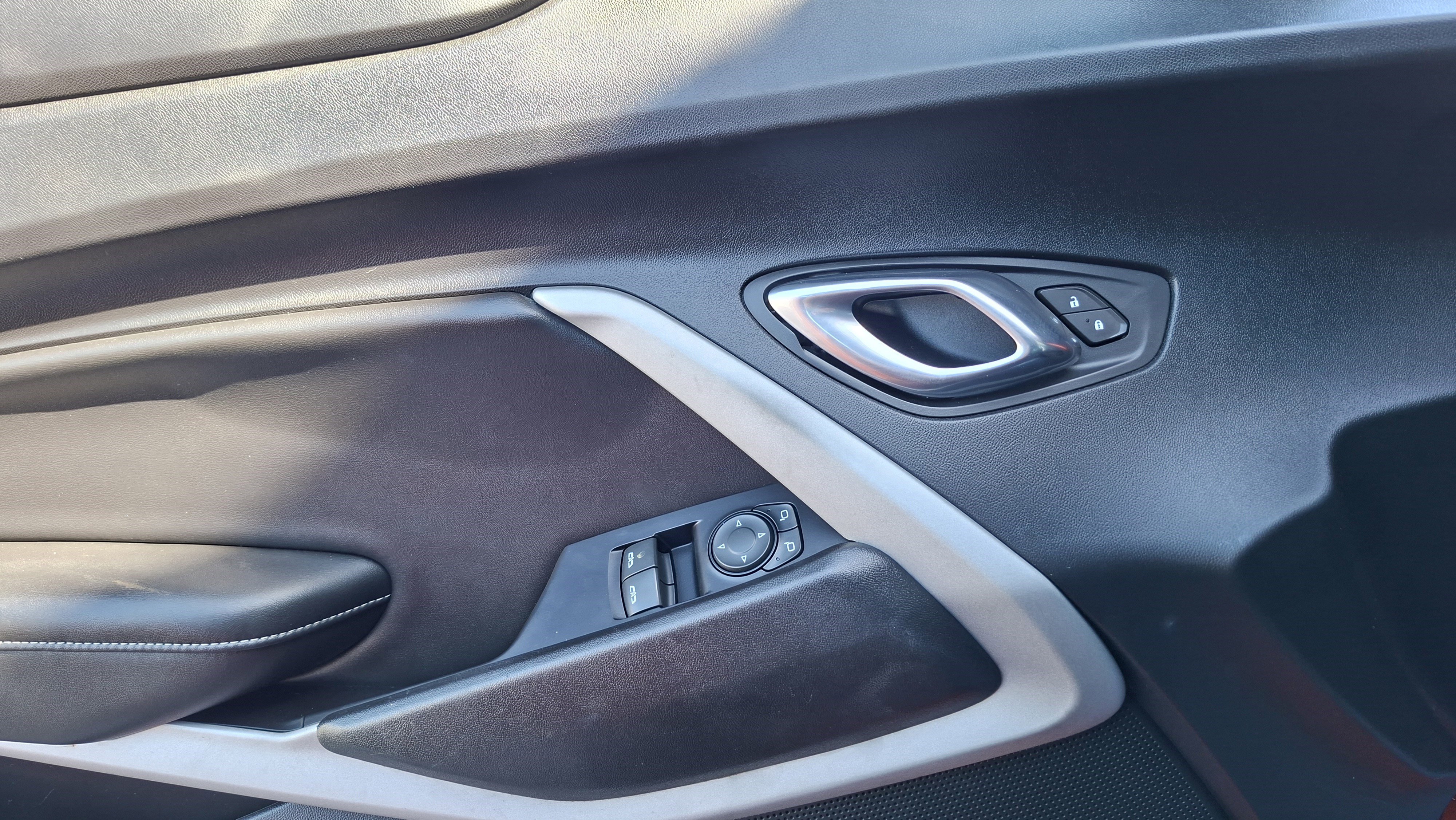 Used 2019 Chevrolet Camaro LT w/ RS Package image 16