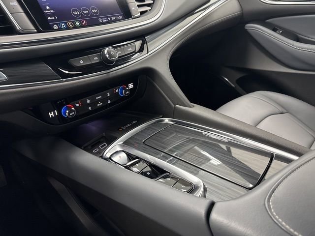 Used 2023 Buick Enclave Essence image 18