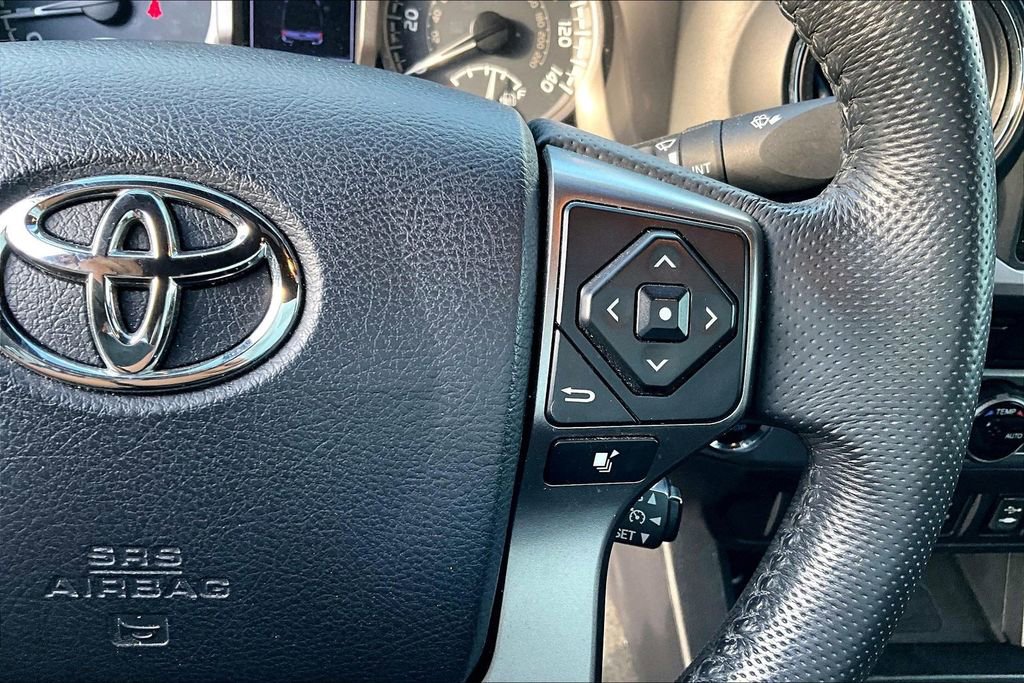 Used 2017 Toyota Tacoma Limited w/ Tow Package AWD/4WD image 28
