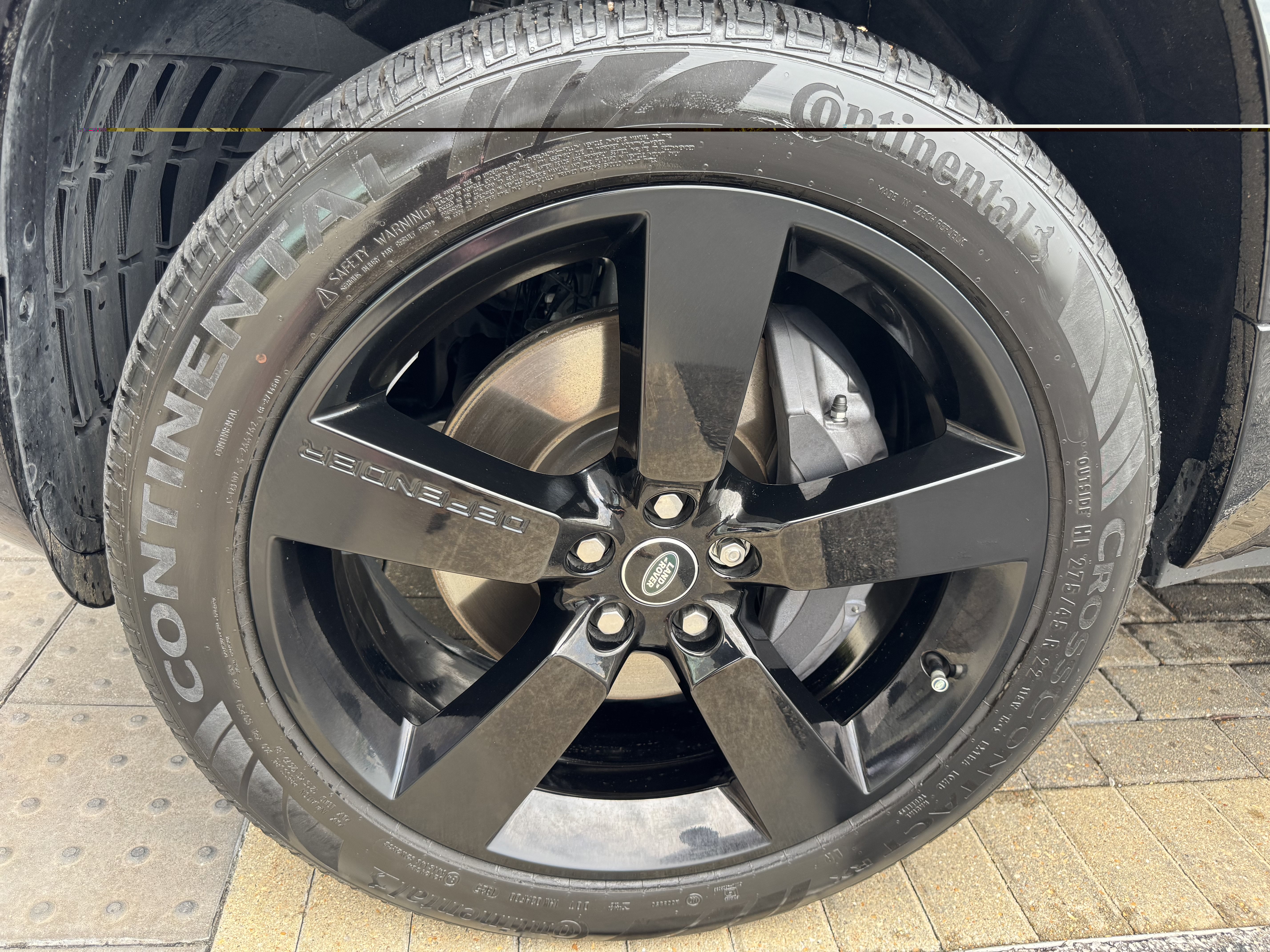 Certified 2025 Land Rover Defender 110 X-Dynamic SE AWD/4WD image 9