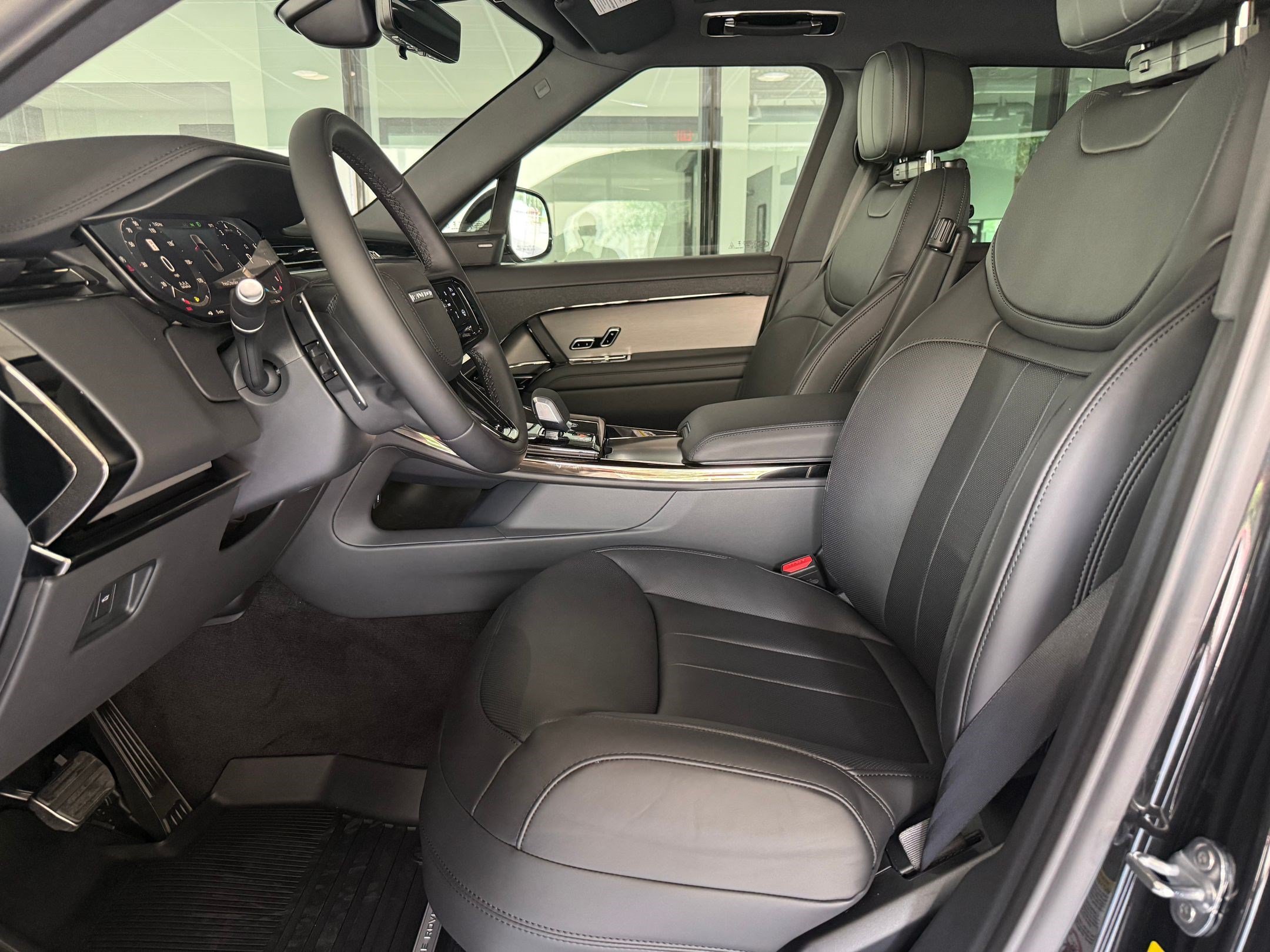 New 2026 Land Rover Range Rover Sport Dynamic SE AWD/4WD image 5