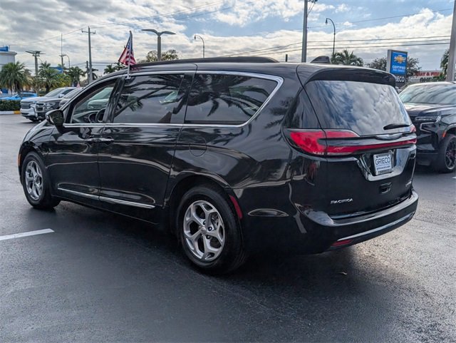 Used 2023 Chrysler Pacifica Limited image 46
