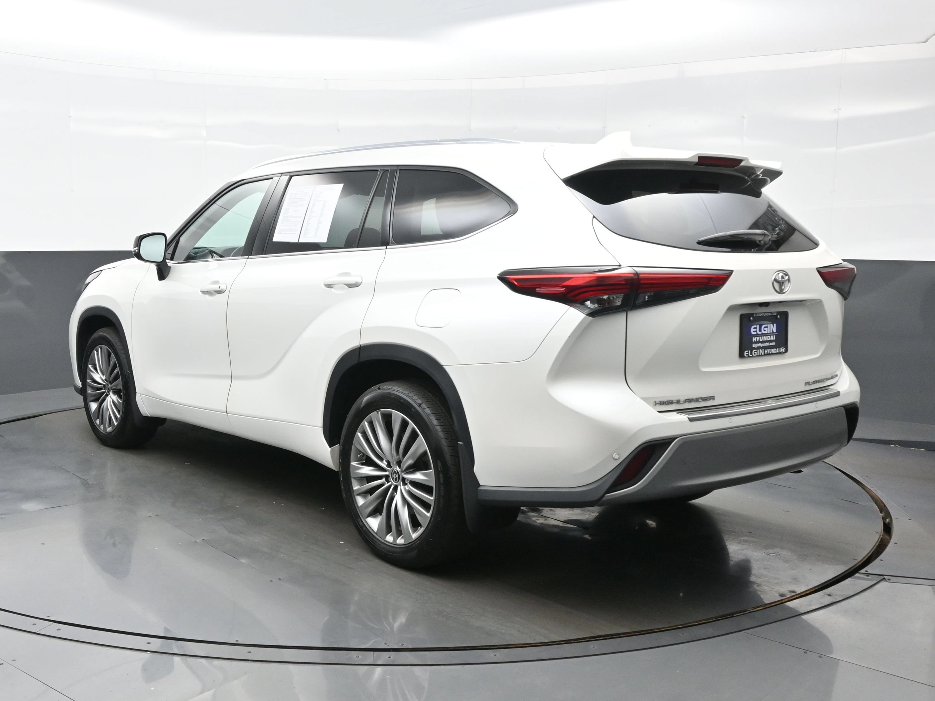 Used 2021 Toyota Highlander Platinum AWD/4WD image 4