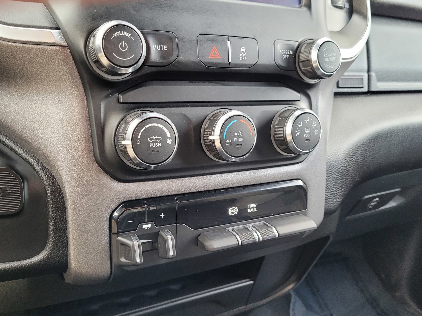 Used 2024 RAM 3500 Big Horn image 25