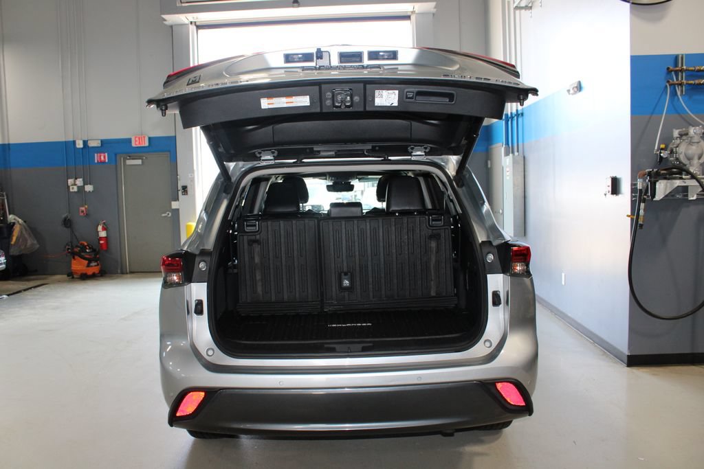 Used 2021 Toyota Highlander Limited AWD/4WD image 30