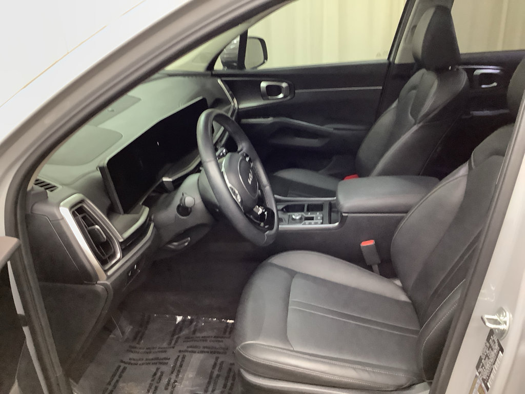 Used 2024 Kia Sorento EX w/ Panoramic Sunroof Package image 15