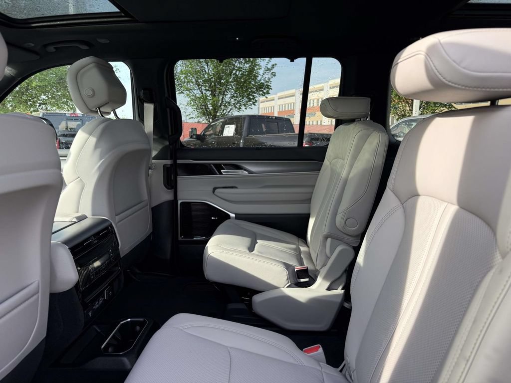 New 2026 Jeep Grand Wagoneer Limited AWD/4WD image 18