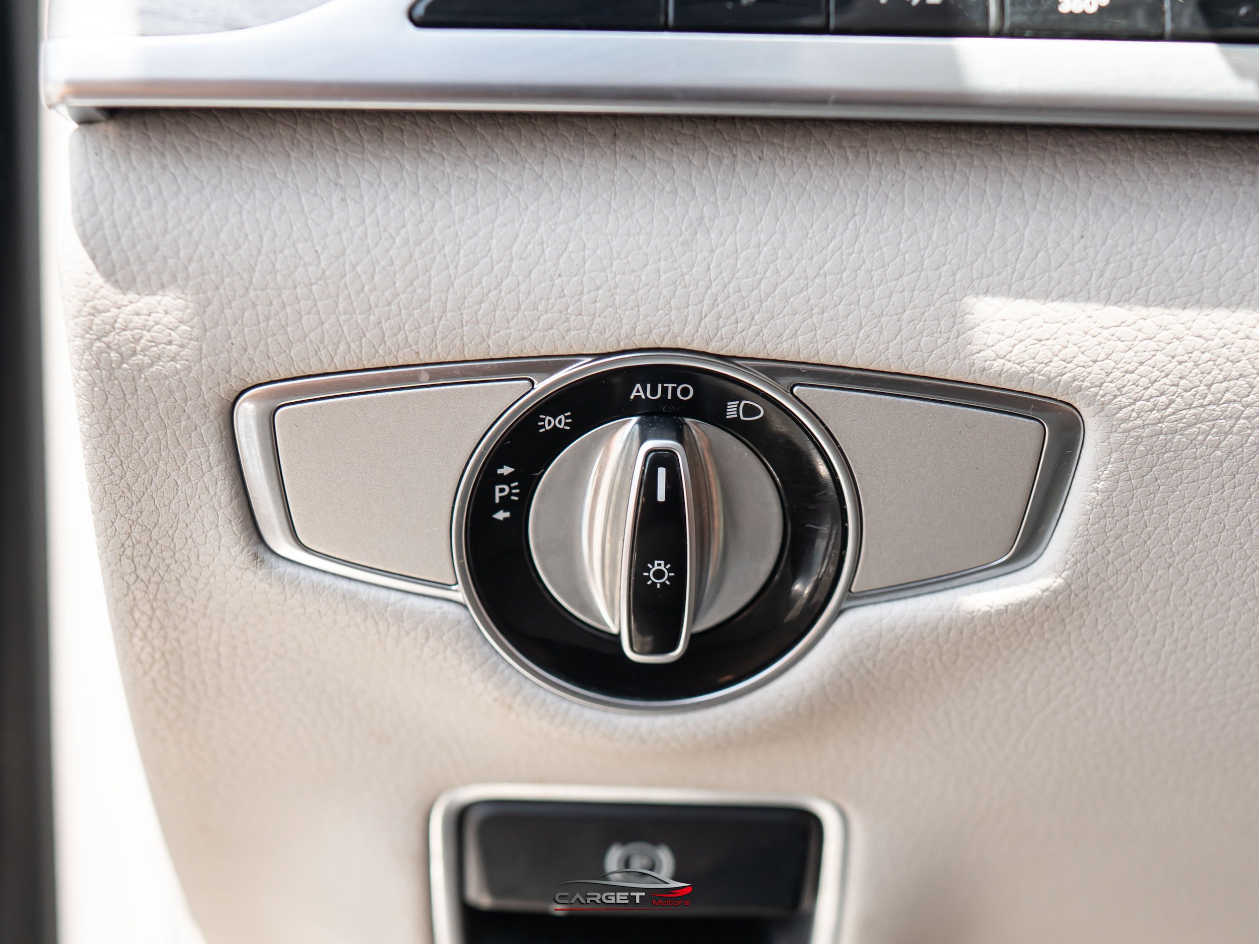 Used 2016 Mercedes-Benz S 550 4MATIC Sedan image 35
