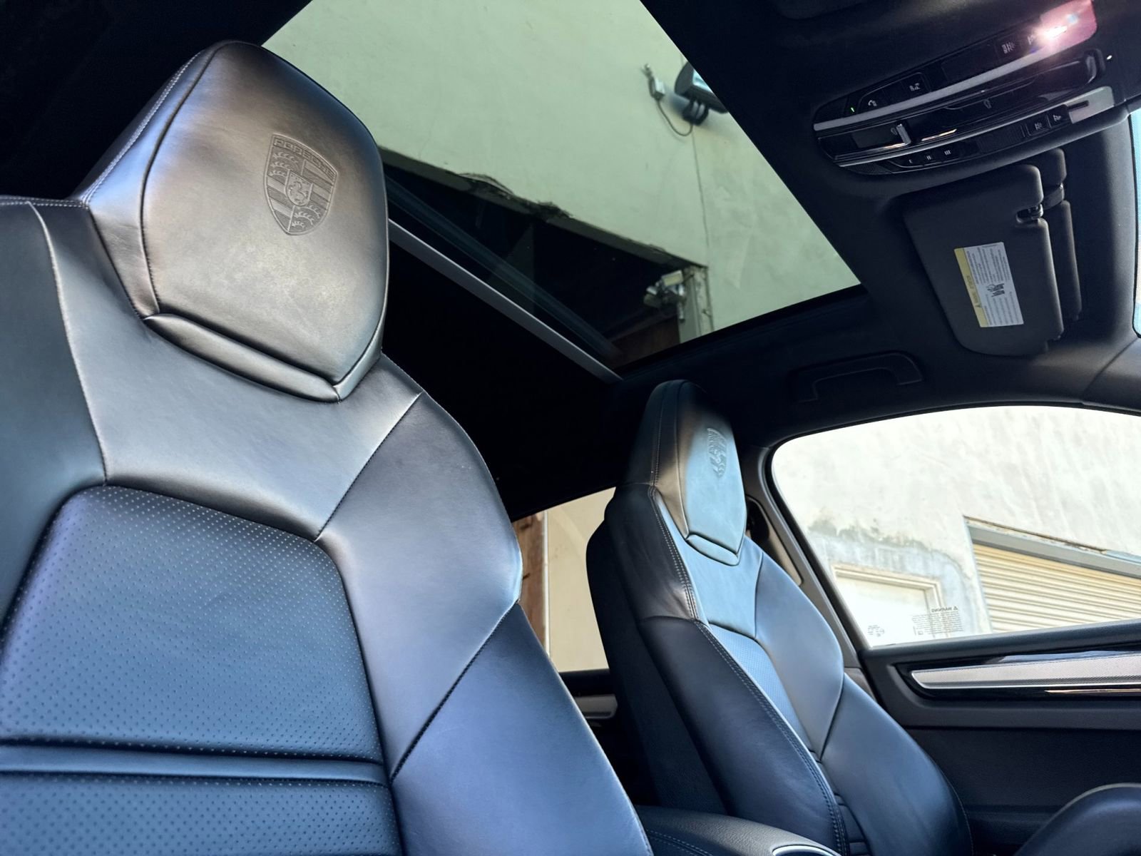 Certified 2023 Porsche Cayenne Platinum Edition image 19