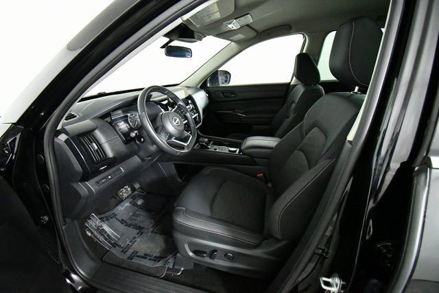 Used 2024 Nissan Pathfinder SV image 5