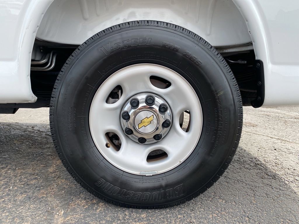 Used 2025 Chevrolet Express 3500 LT w/ LT Preferred Equipment Group RWD image 15