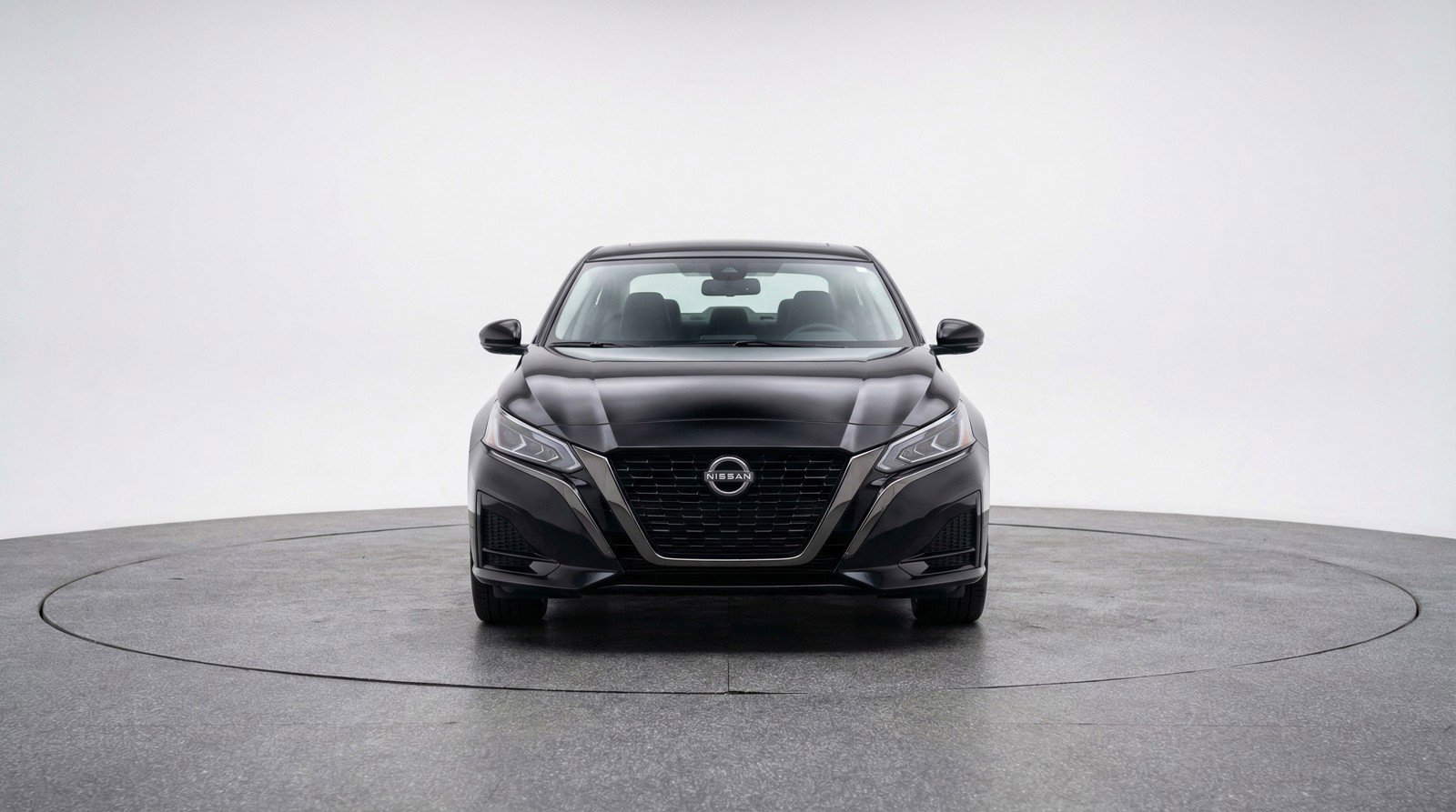 Used 2025 Nissan Altima 2.5 SV FWD image 2
