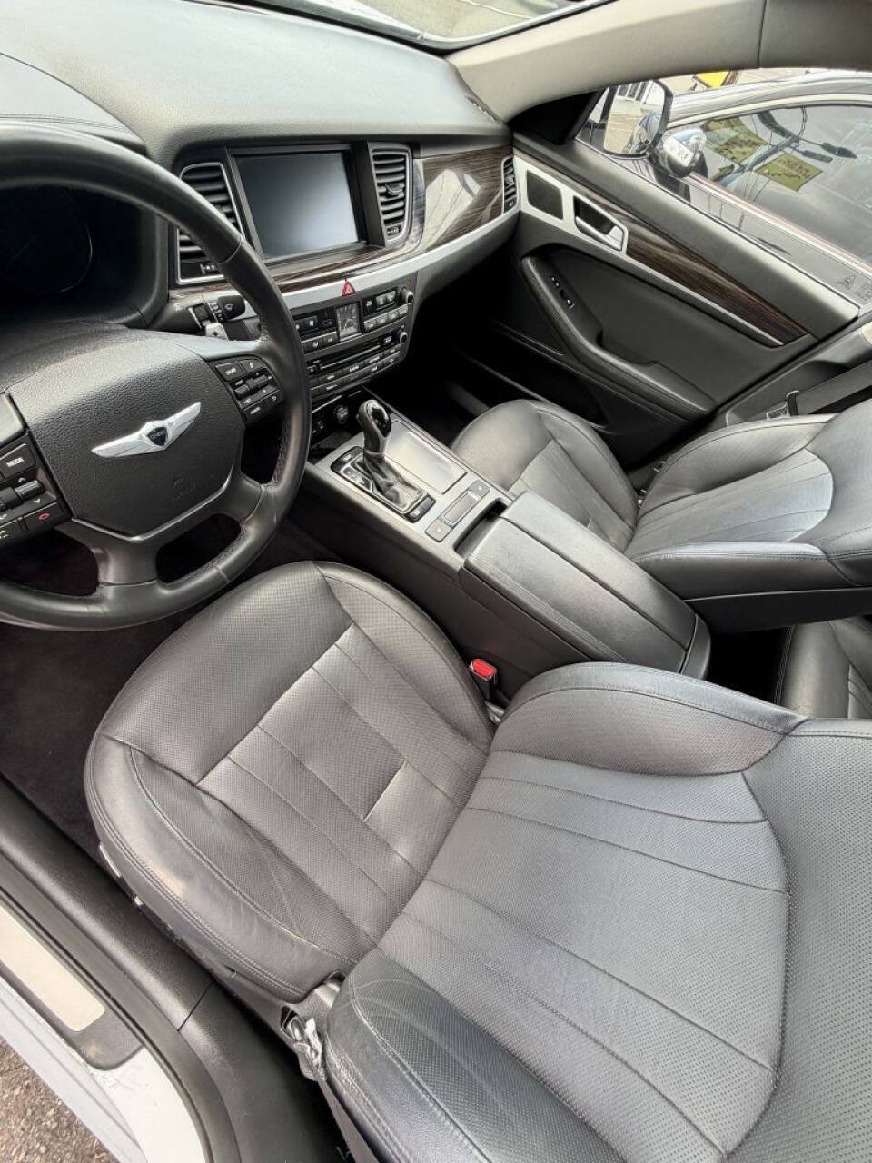 Used 2016 Hyundai Genesis 3.8 RWD image 10