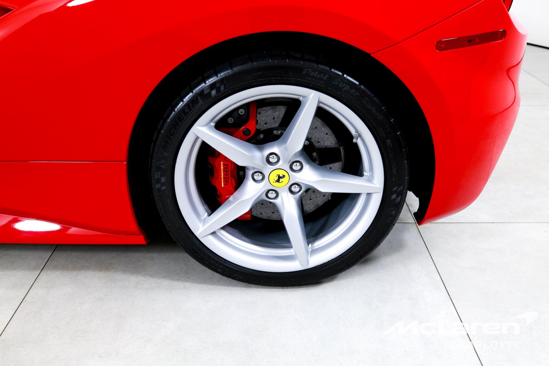 Used 2018 Ferrari 488 GTB RWD image 31