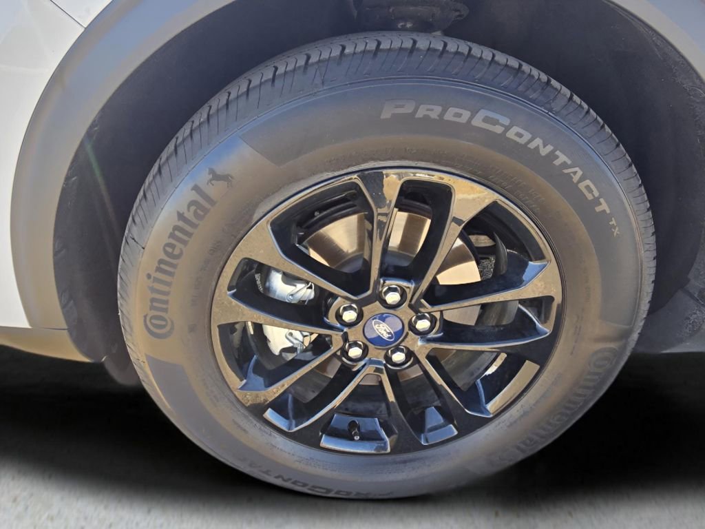 Used 2020 Ford Escape SE Sport image 9