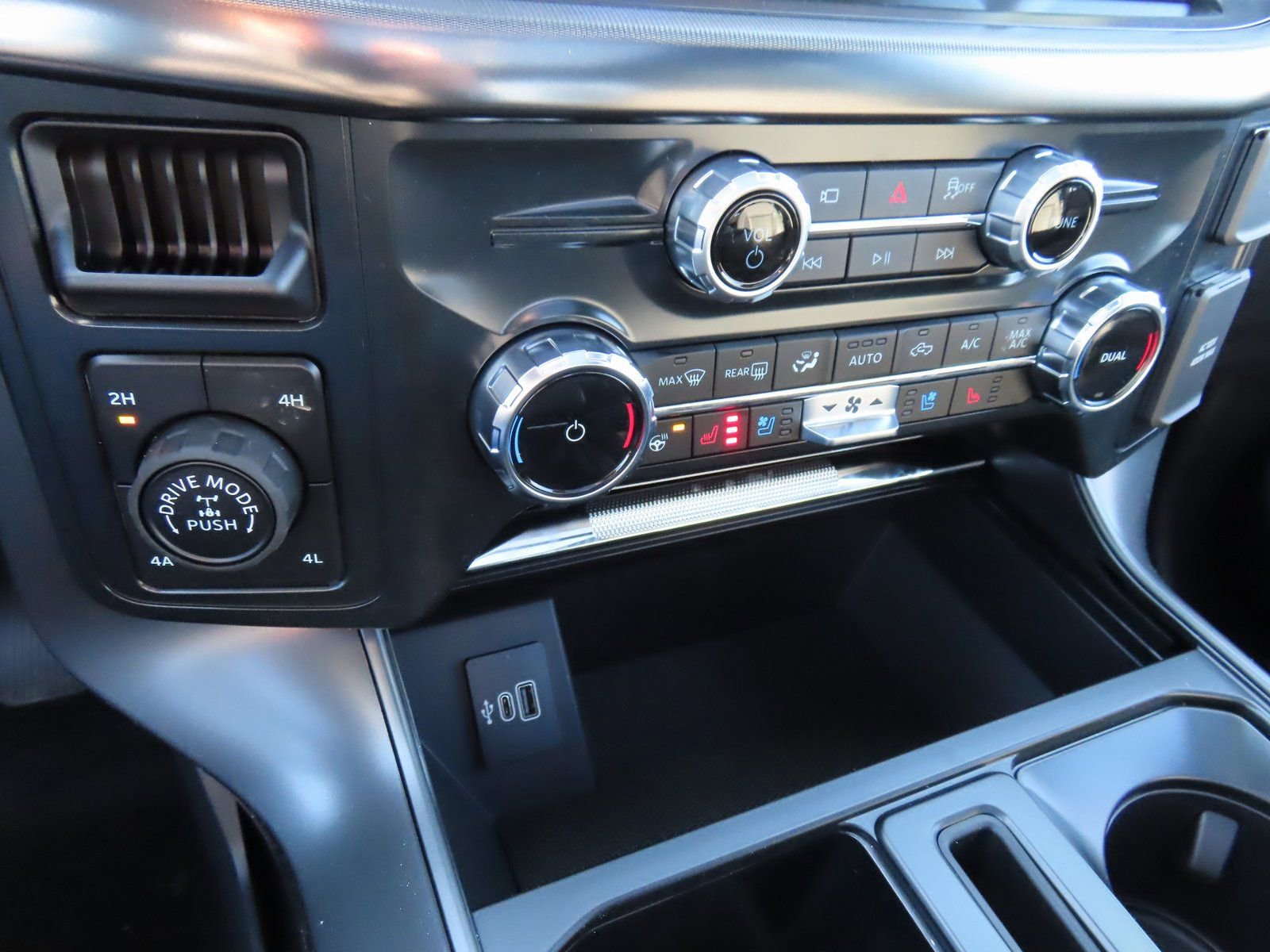 New 2026 Ford F150 Lariat w/ Equipment Group 501A Mid image 17