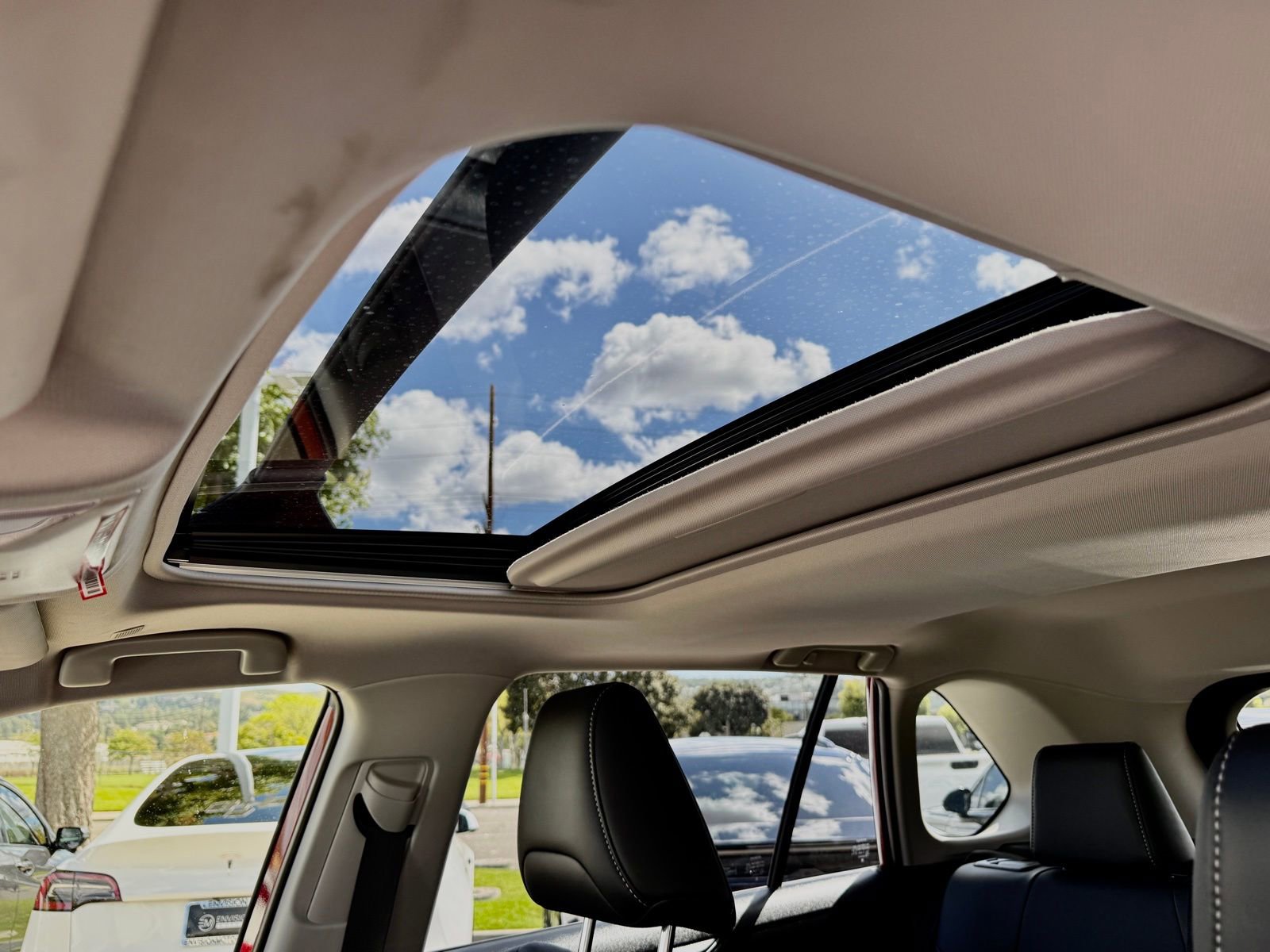 Used 2025 Toyota RAV4 XLE Premium w/ Weather Package FWD image 27
