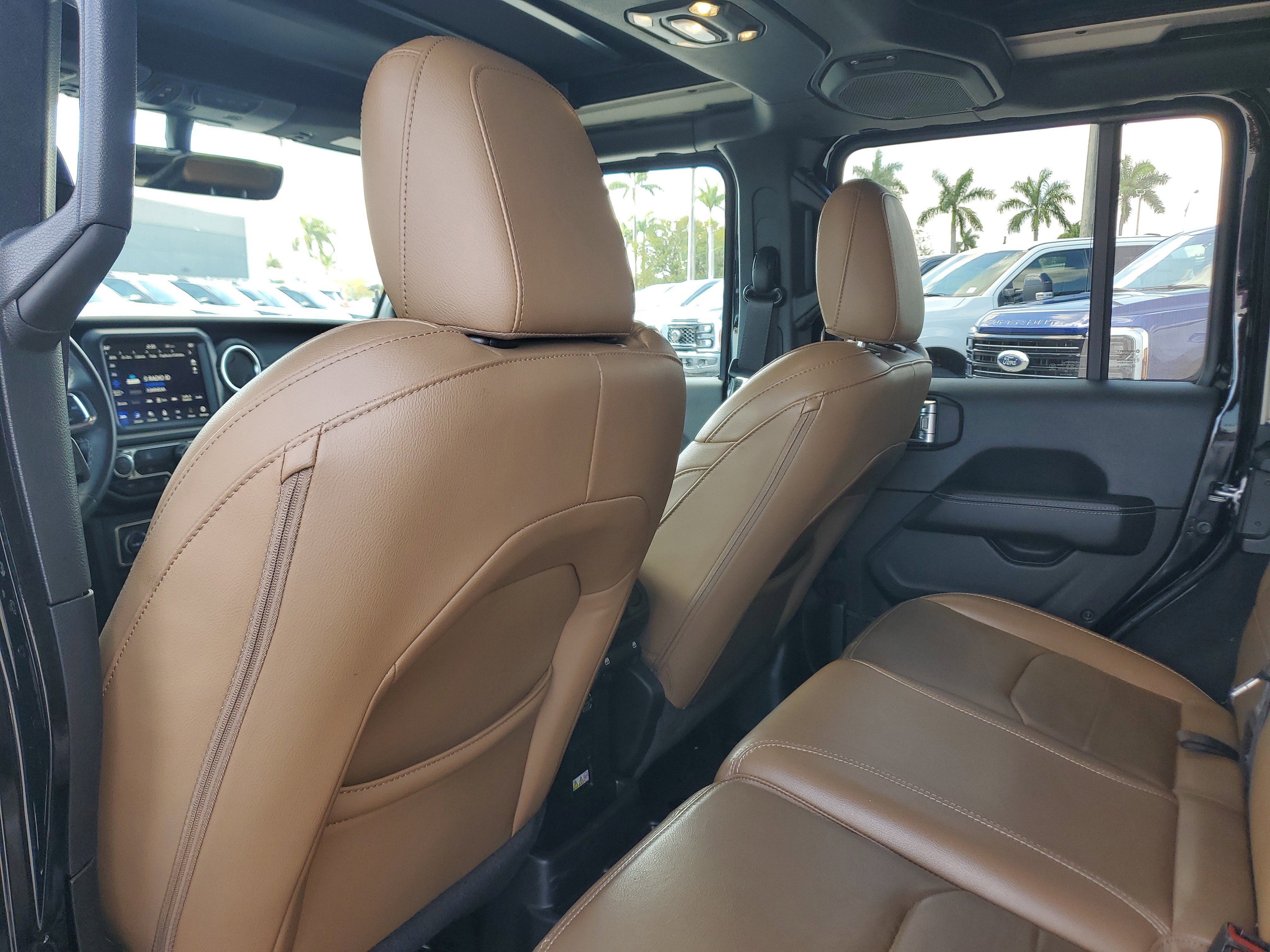 Used 2023 Jeep Wrangler Unlimited Sahara image 14