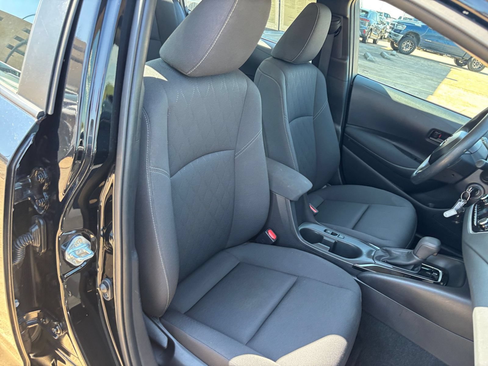 Used 2025 Toyota Corolla LE FWD image 33