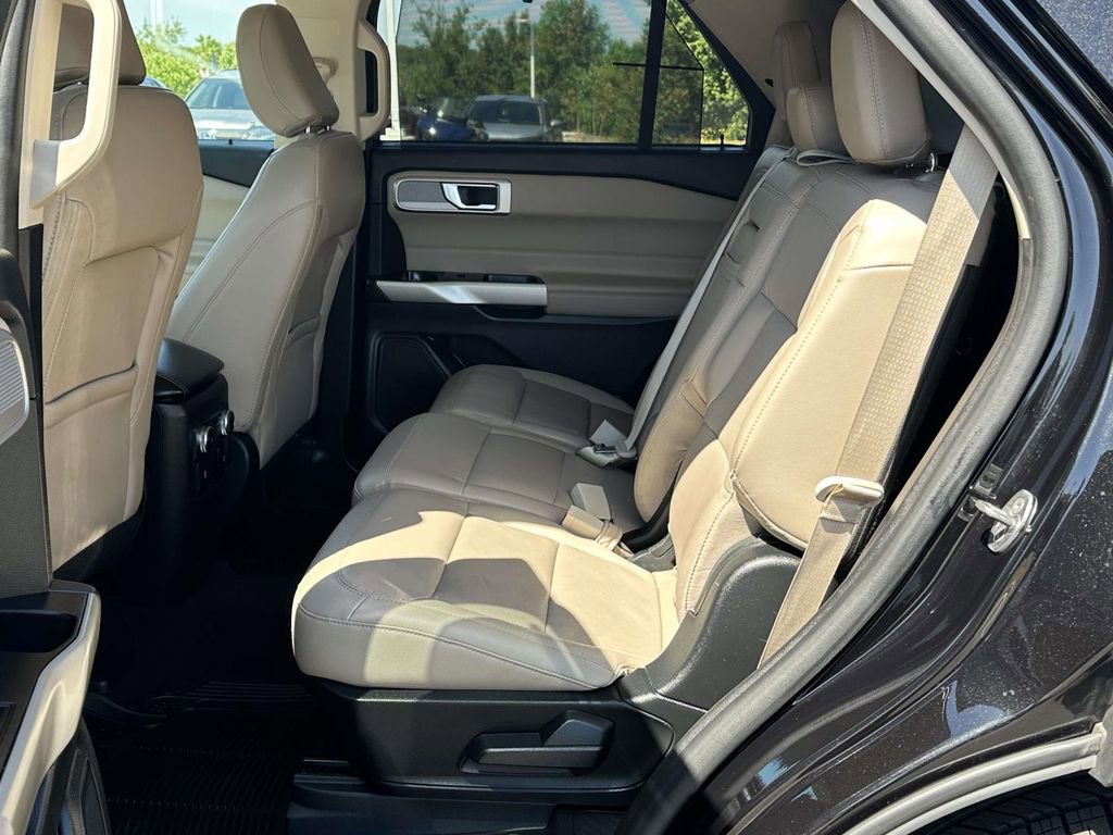 Used 2021 Ford Explorer Limited w/ Equipment Group 301A RWD image 10