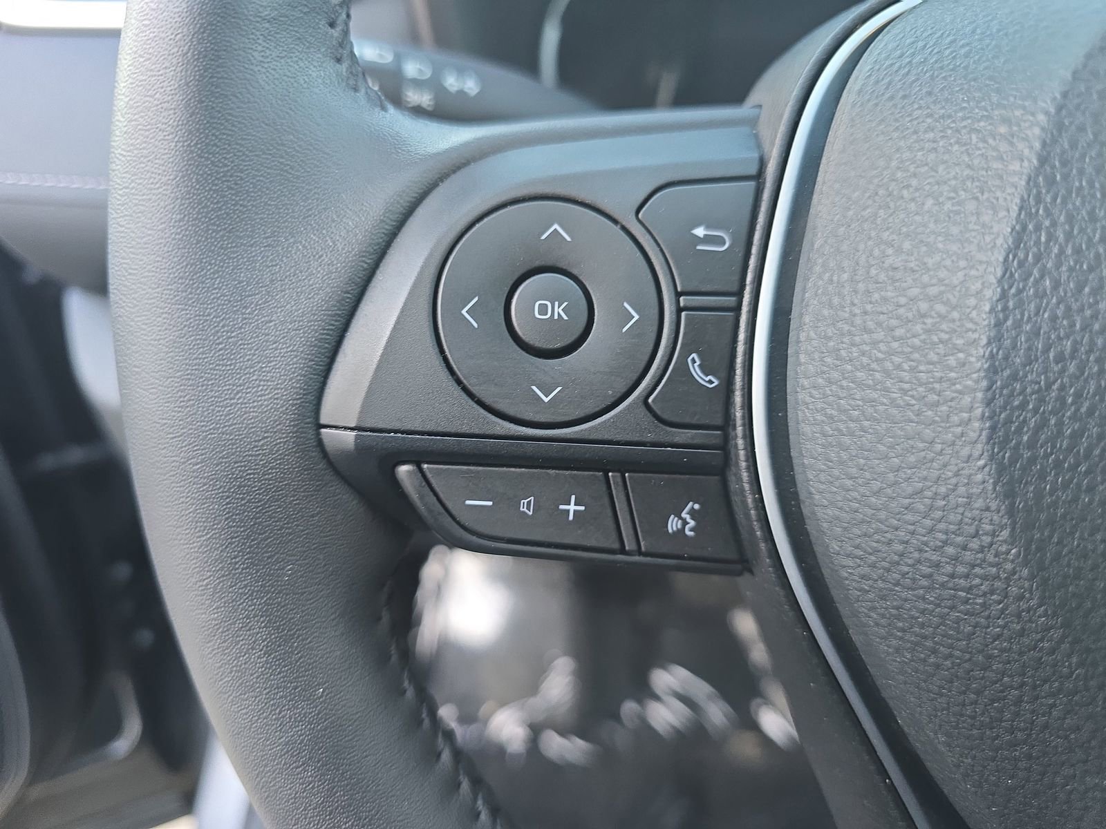 Used 2024 Toyota RAV4 XLE w/ Convenience Package image 23