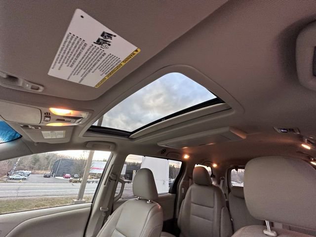 Used 2017 Toyota Sienna XLE Premium image 13