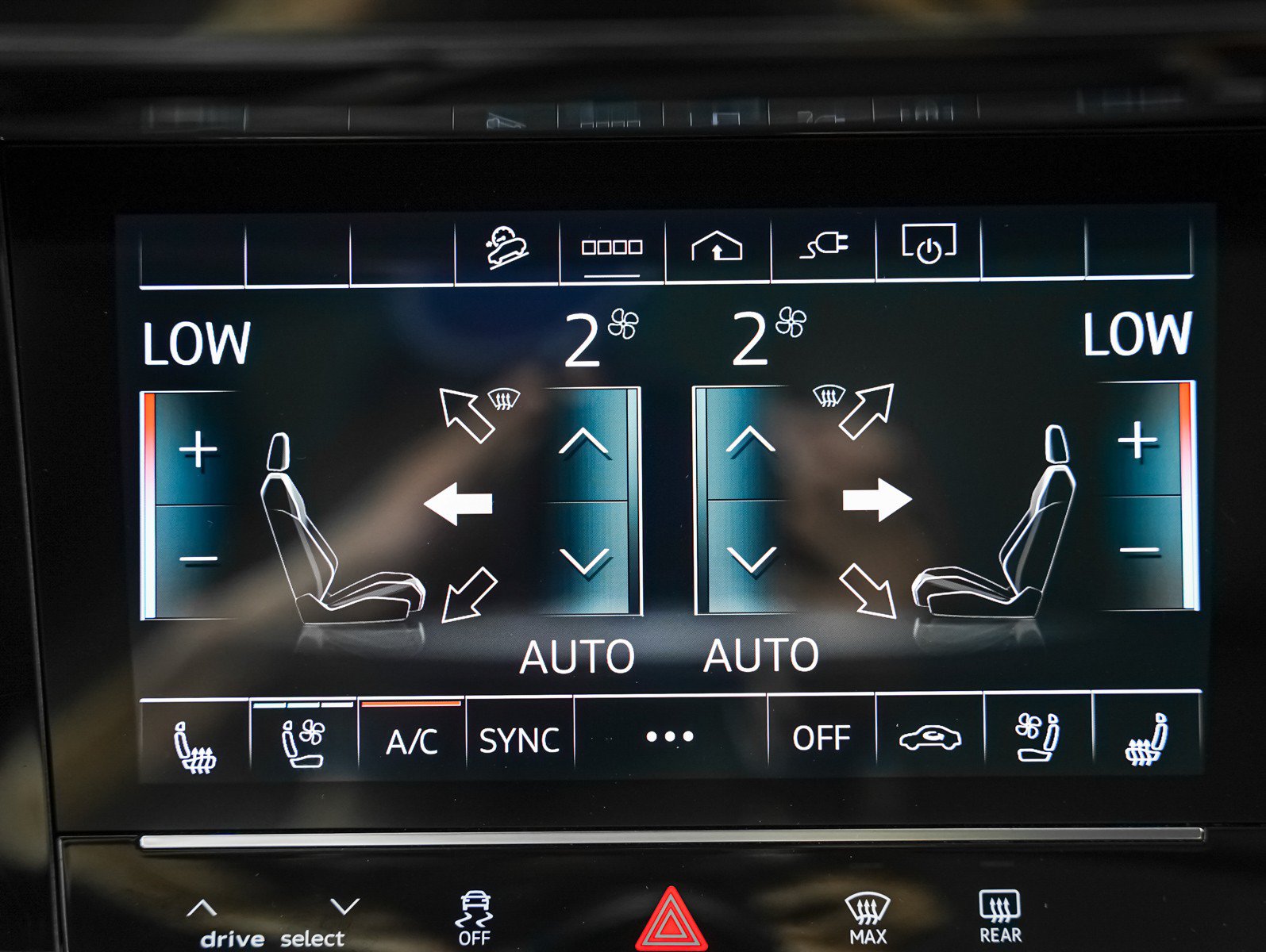 Used 2024 Audi Q8 e-tron Premium Plus w/ Premium Plus Package AWD/4WD image 19