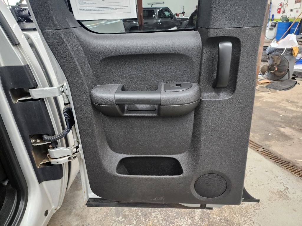Used 2010 GMC Sierra 1500 SLE w/ Power Pack Plus AWD/4WD image 17