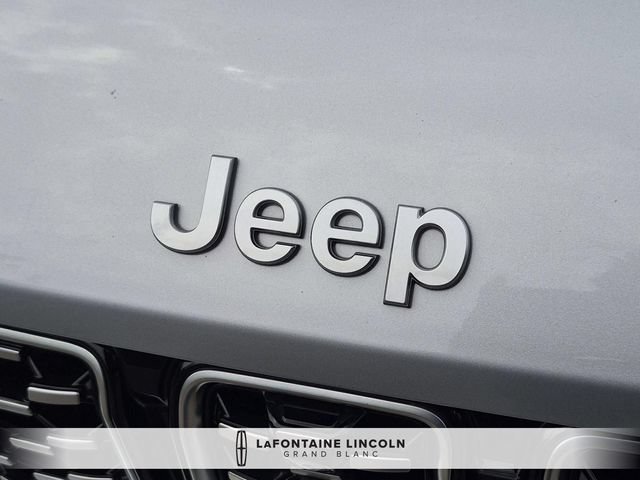 Used 2022 Jeep Grand Cherokee Summit AWD/4WD image 9