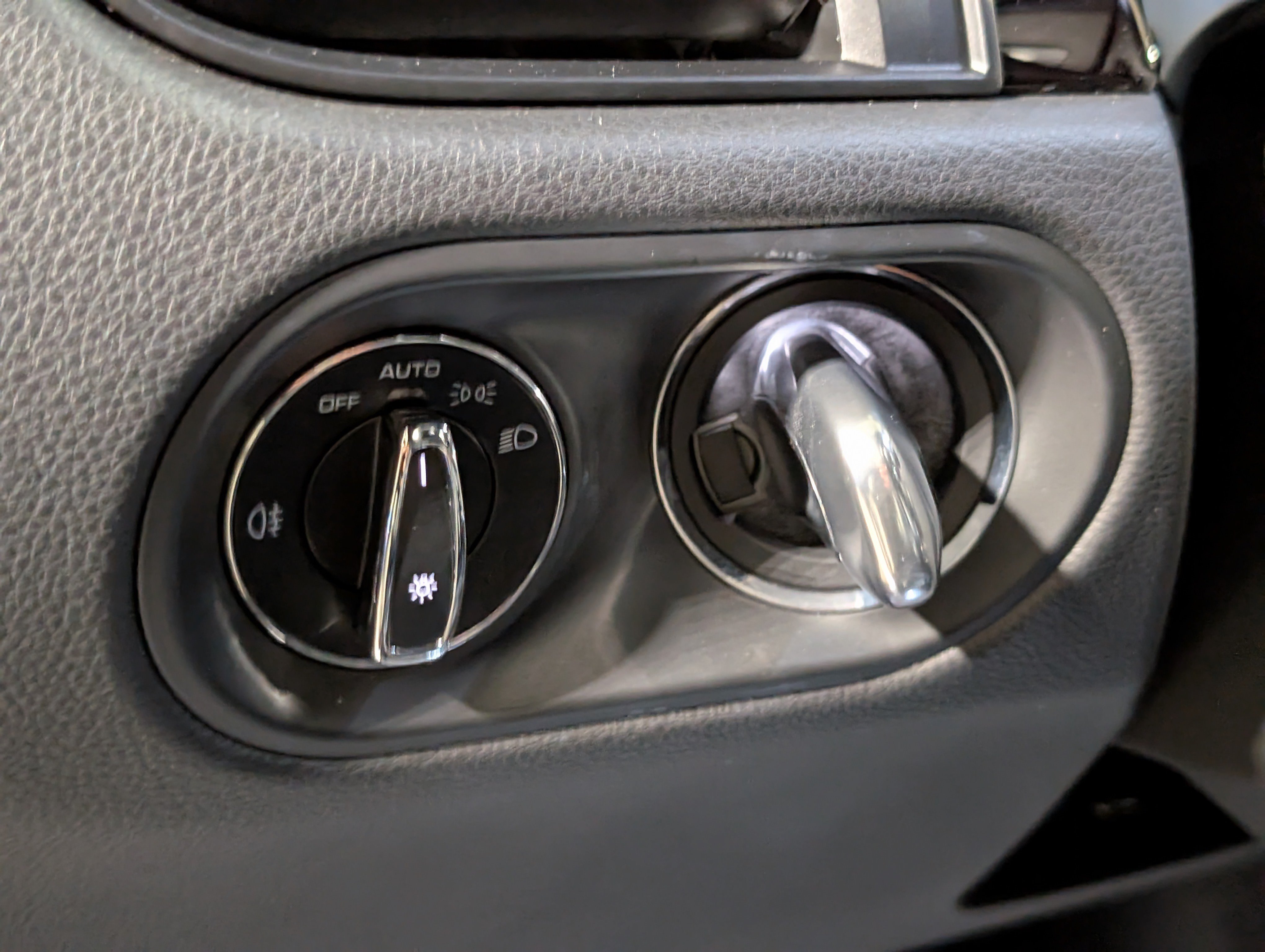 Certified 2021 Porsche Macan S AWD/4WD image 22