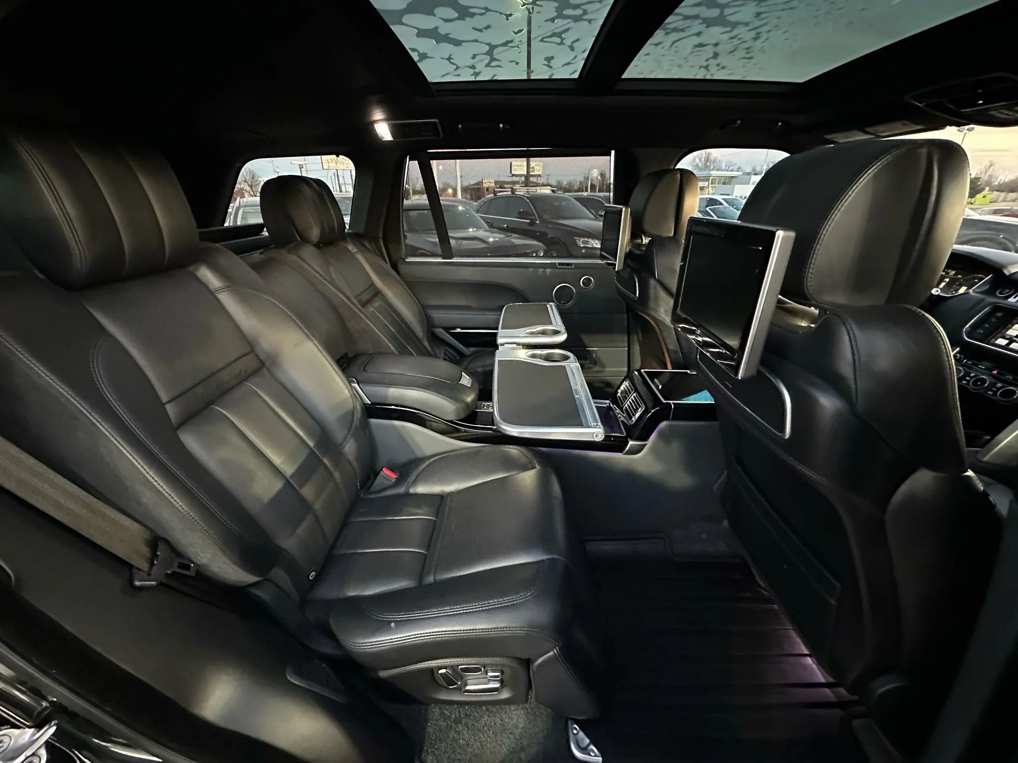 Used 2015 Land Rover Range Rover Long Wheelbase Autobiography image 13