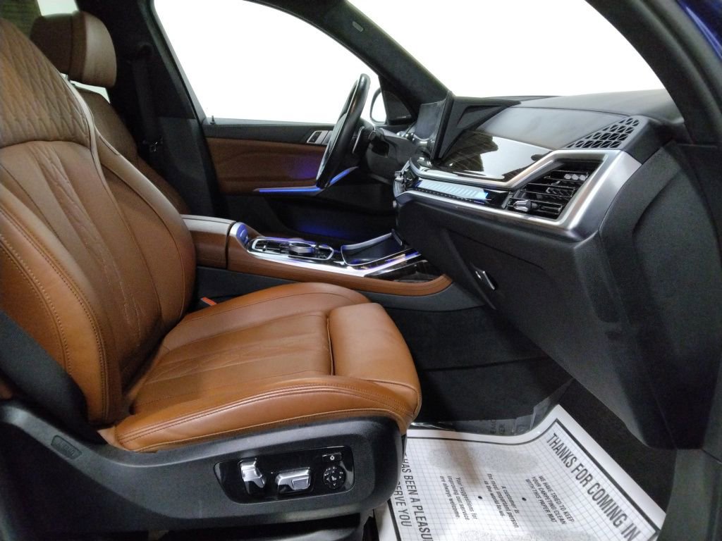 Used 2023 BMW X7 M60i image 50
