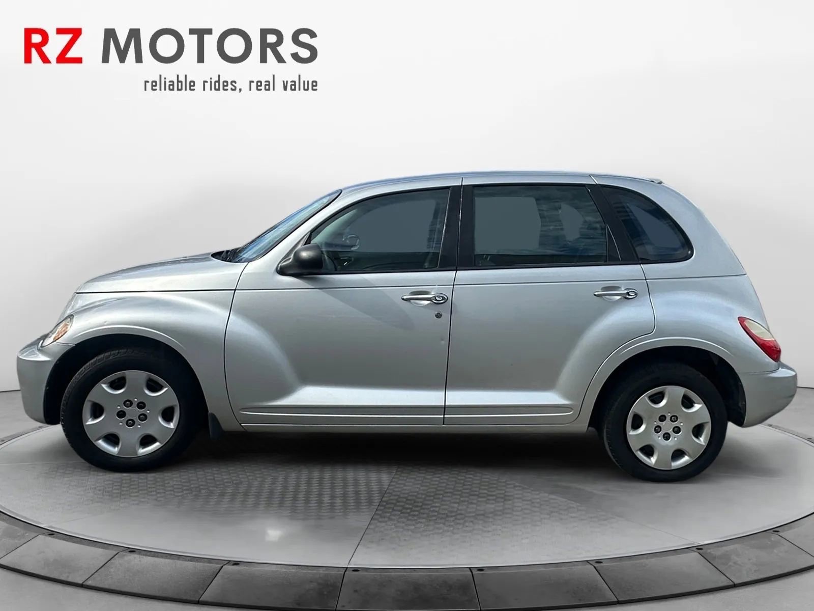 Used 2009 Chrysler PT Cruiser FWD image 2
