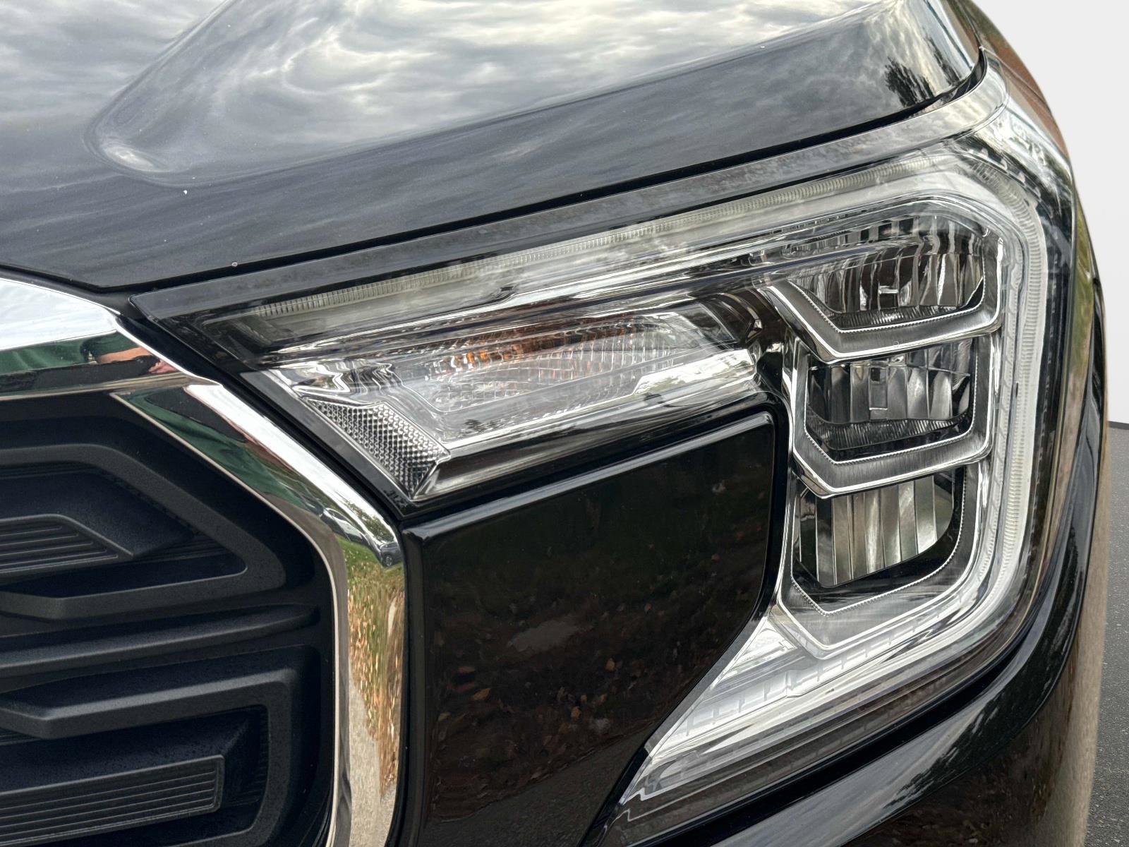 Used 2022 GMC Terrain SLE w/ Driver Convenience Package image 10