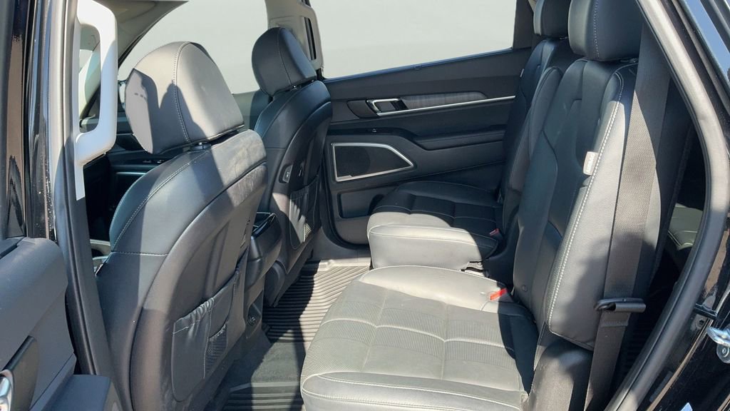 Used 2024 Kia Telluride EX w/ EX Captain's Chair Package image 14