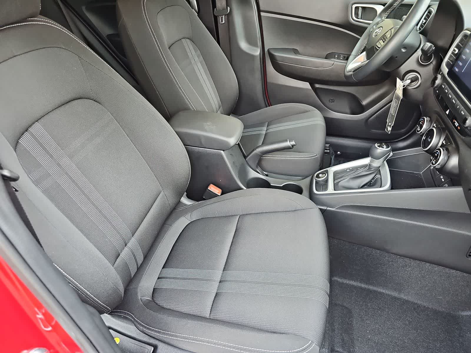 Used 2022 Hyundai Venue SEL FWD image 18