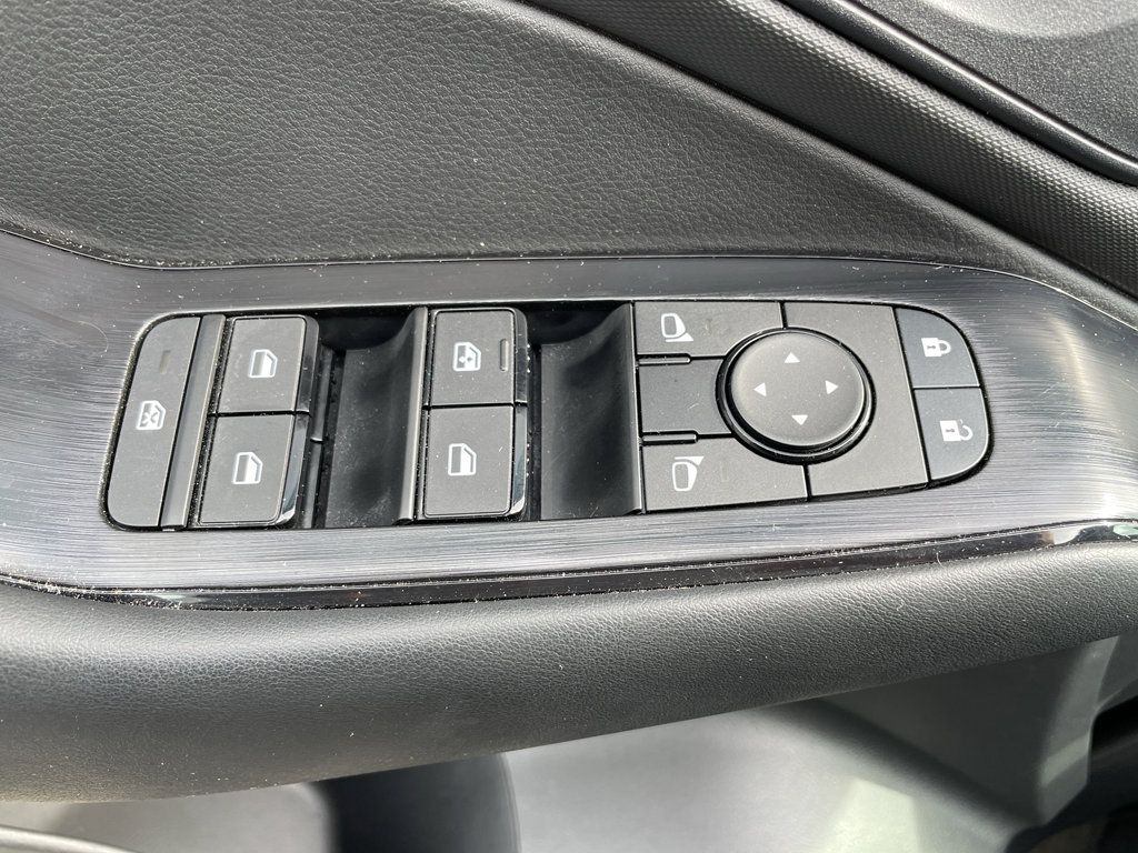 Used 2025 Nissan Rogue S image 7