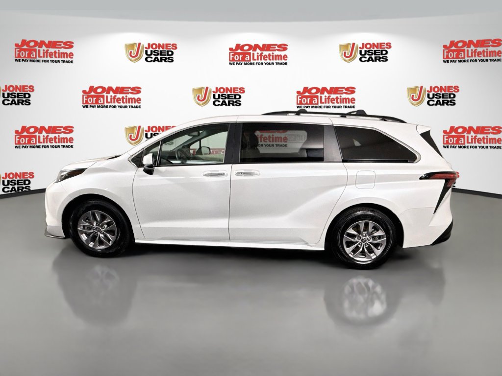 Certified 2022 Toyota Sienna XLE w/ XLE Plus Package FWD image 16