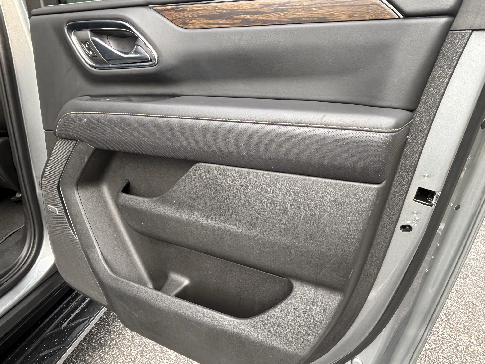 Used 2023 Chevrolet Suburban Premier AWD/4WD image 25