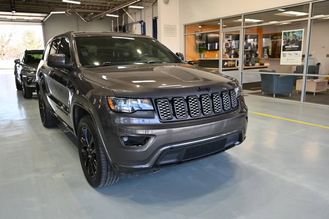 Used 2021 Jeep Grand Cherokee Laredo X image 3