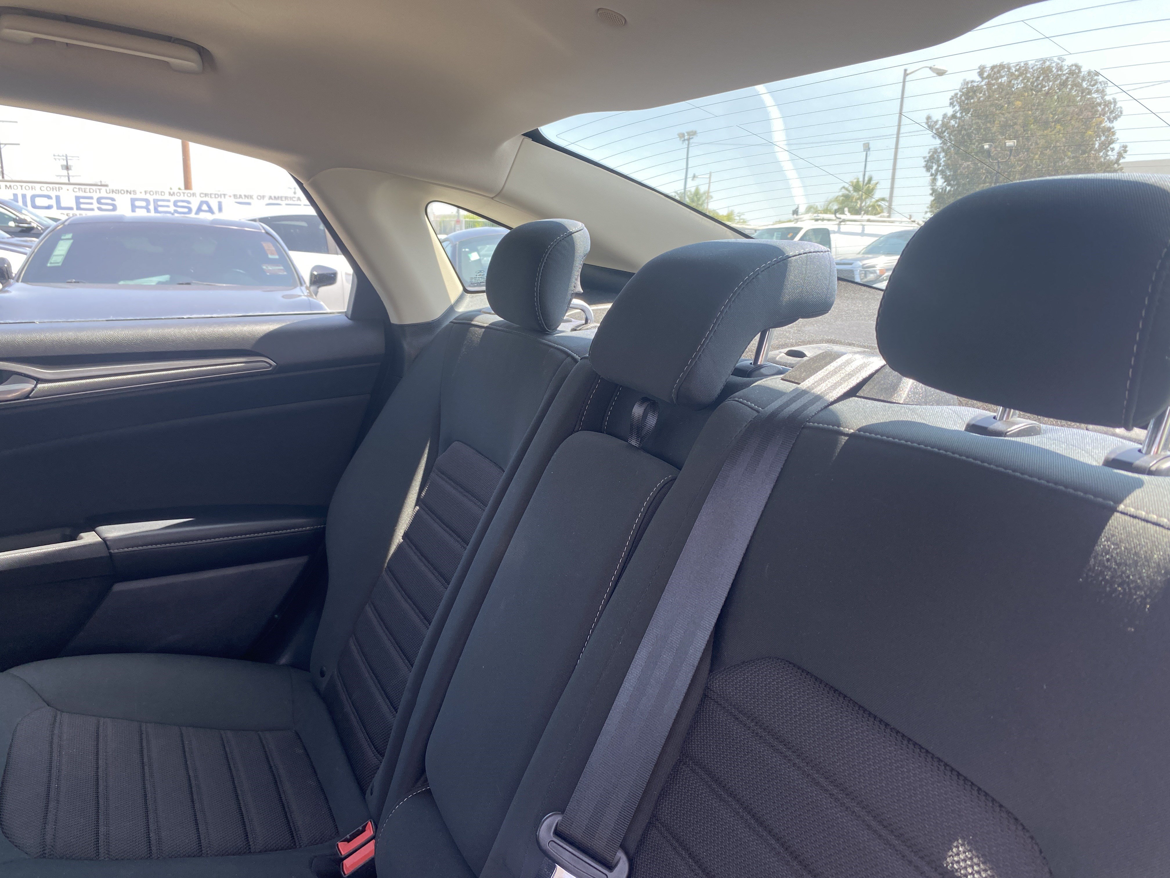 Used 2019 Ford Fusion SE FWD image 23