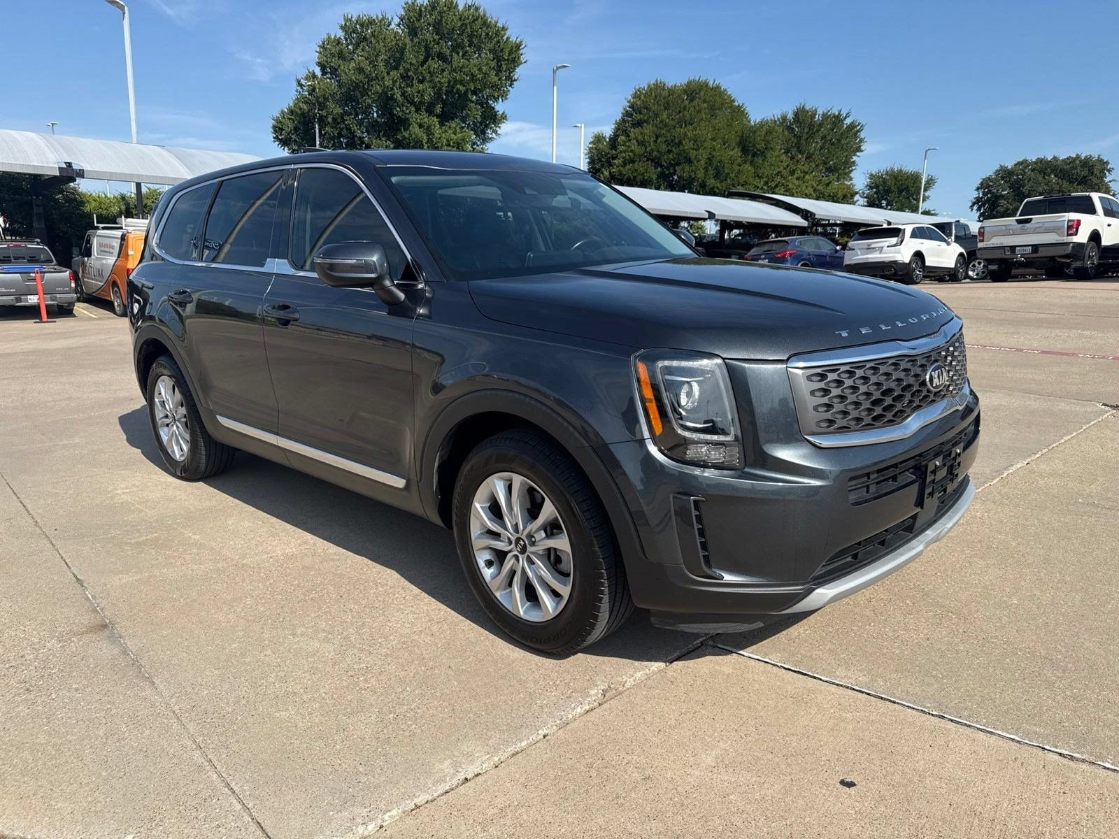 Used 2020 Kia Telluride LX FWD image 3